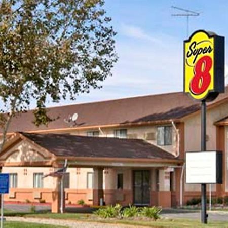 Super 8 By Wyndham Willows Hotel Exterior photo