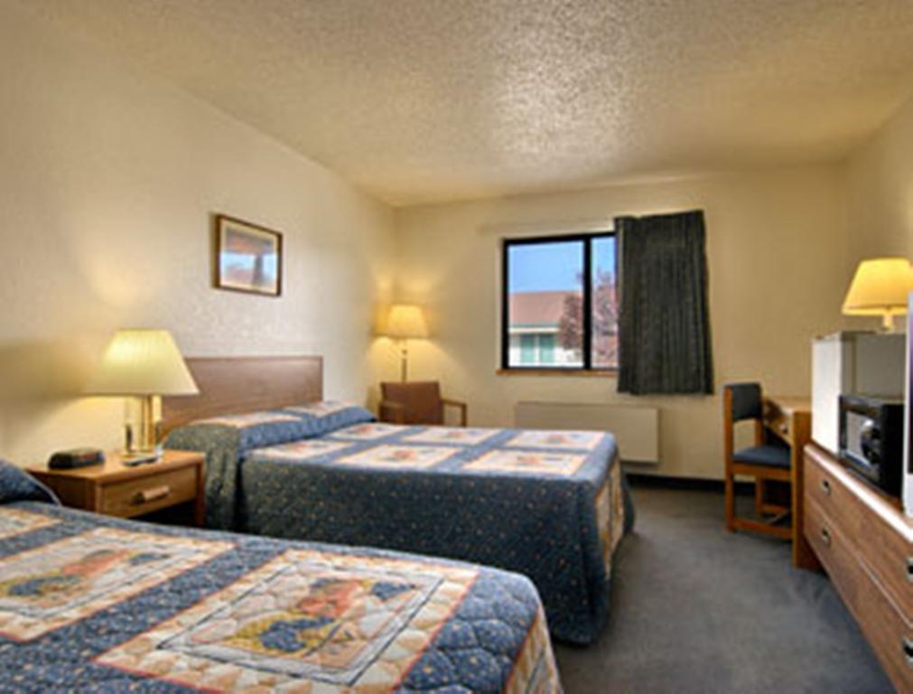 Super 8 By Wyndham Willows Hotel Room photo