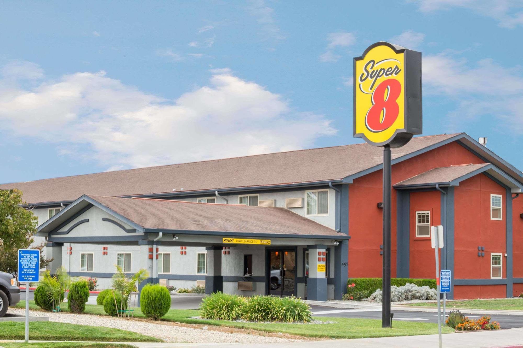 Super 8 By Wyndham Willows Hotel Exterior photo