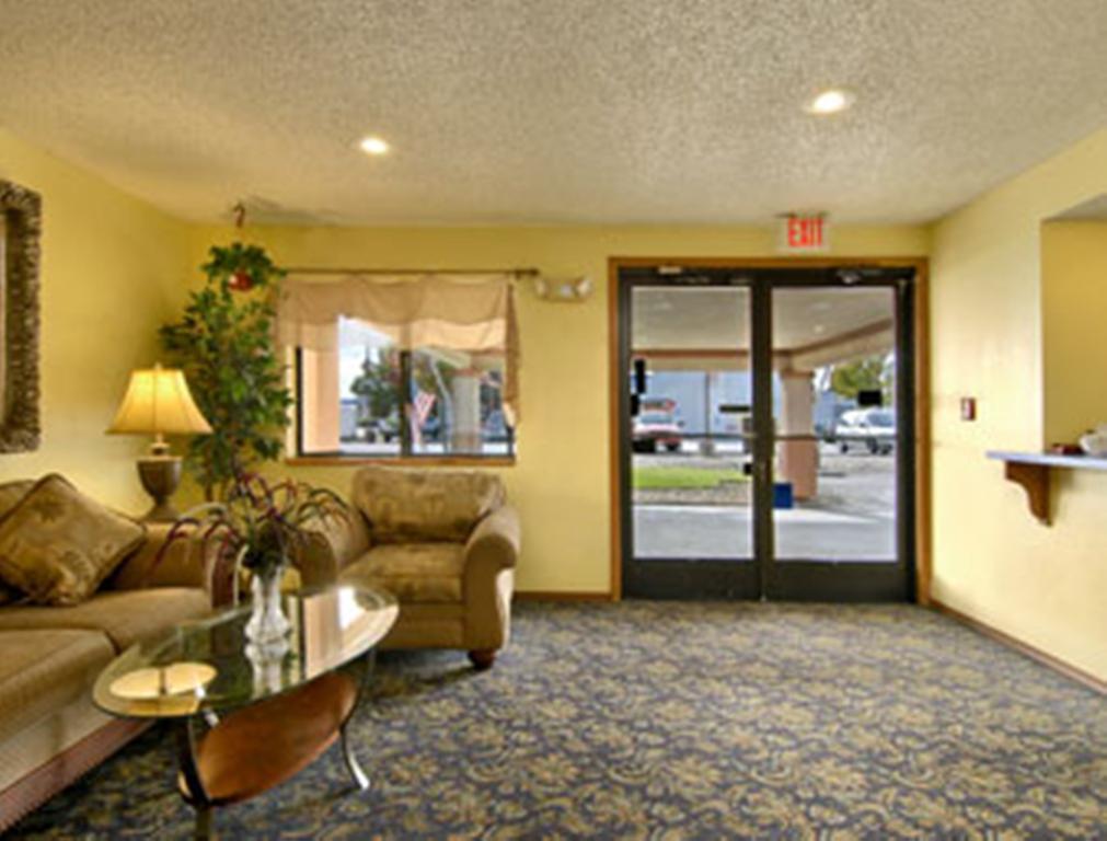 Super 8 By Wyndham Willows Hotel Interior photo